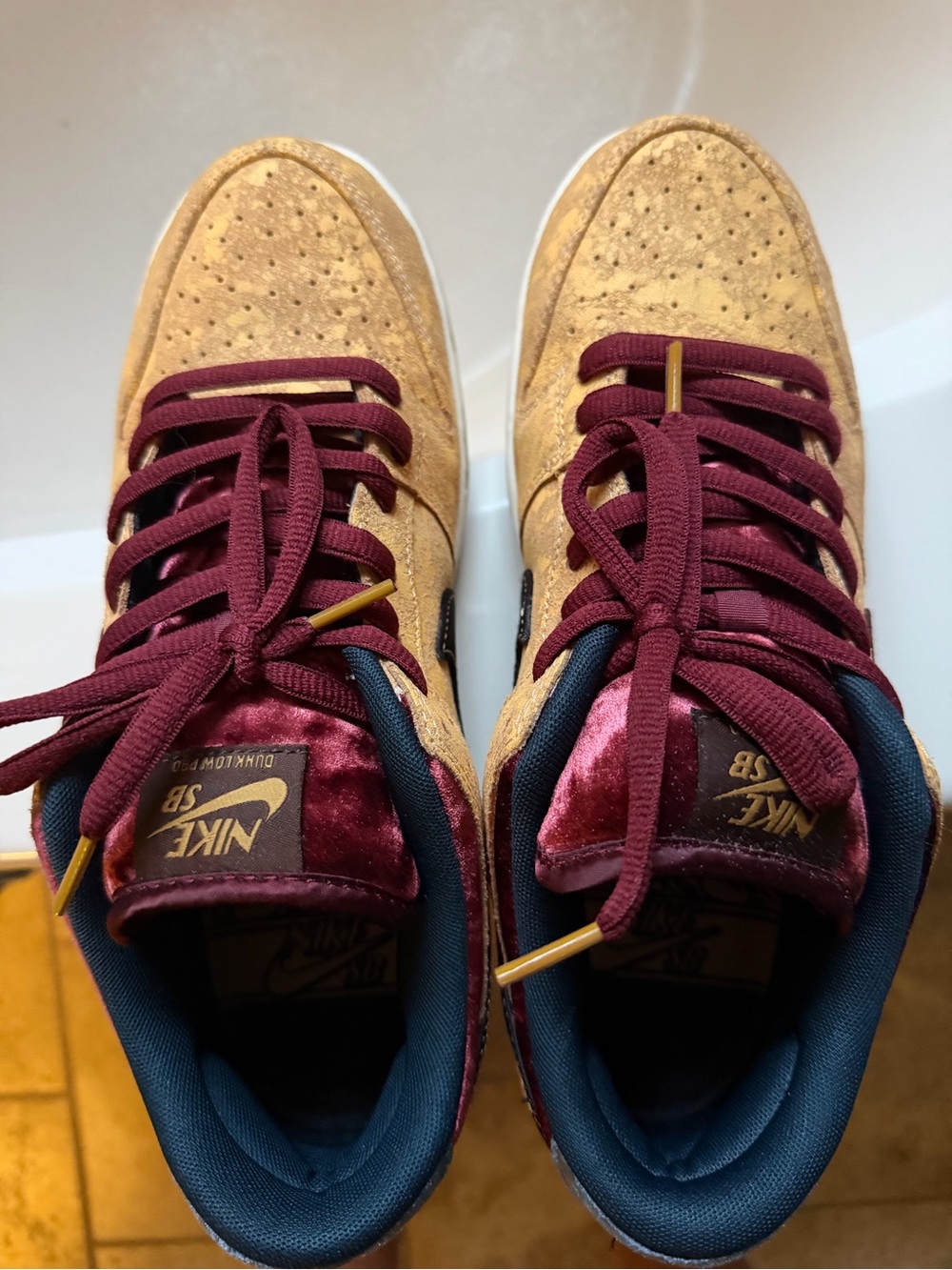 Nike Men's Tan and Burgundy Skate Sneakers